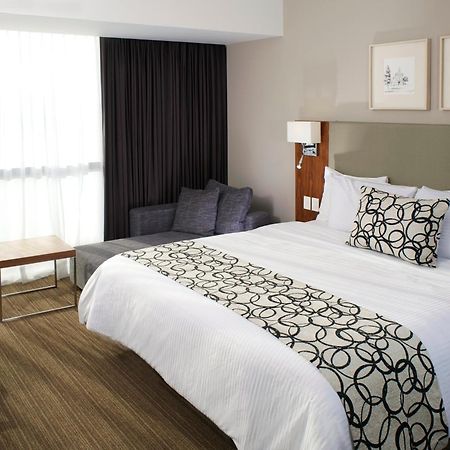 Casa Inn Premium Hotel Queretaro Miranda Eksteriør bilde A bed runner