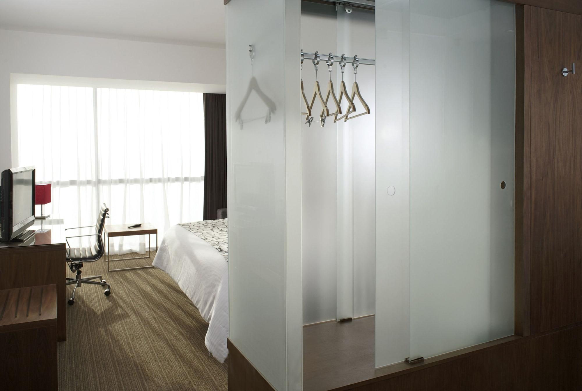 Casa Inn Premium Hotel Queretaro Miranda Eksteriør bilde A sliding door