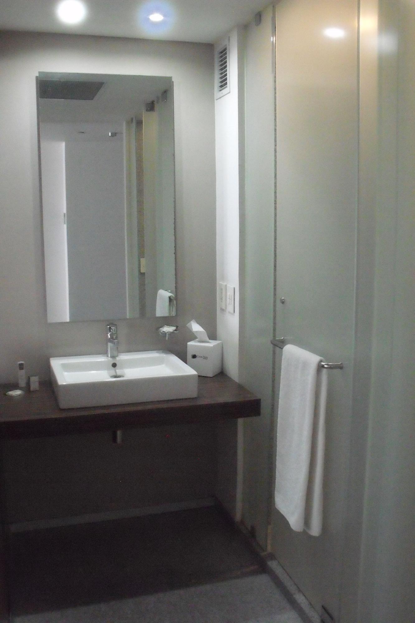 Casa Inn Premium Hotel Queretaro Miranda Eksteriør bilde A bathroom in a hotel