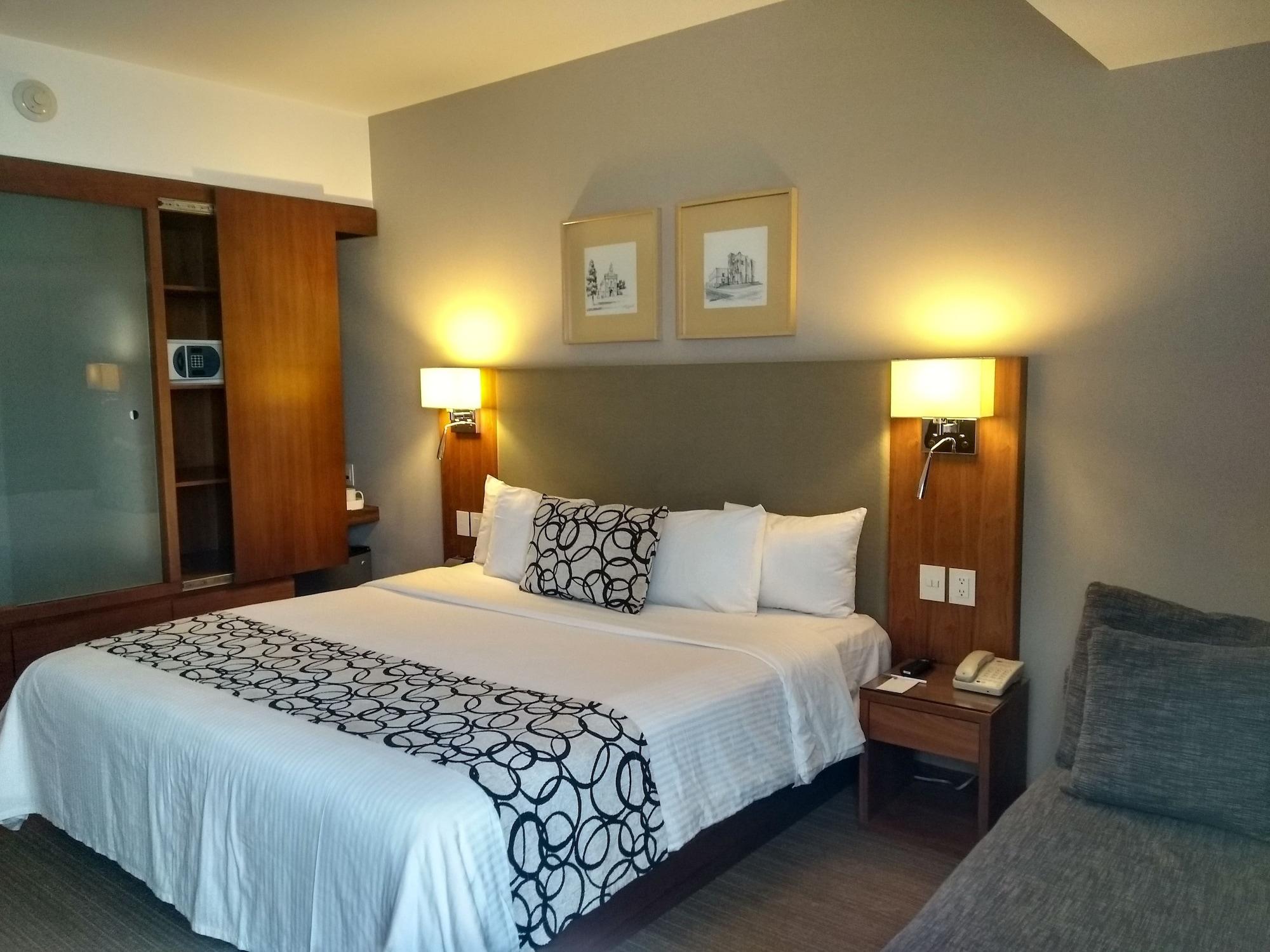Casa Inn Premium Hotel Queretaro Miranda Eksteriør bilde A room at the hotel