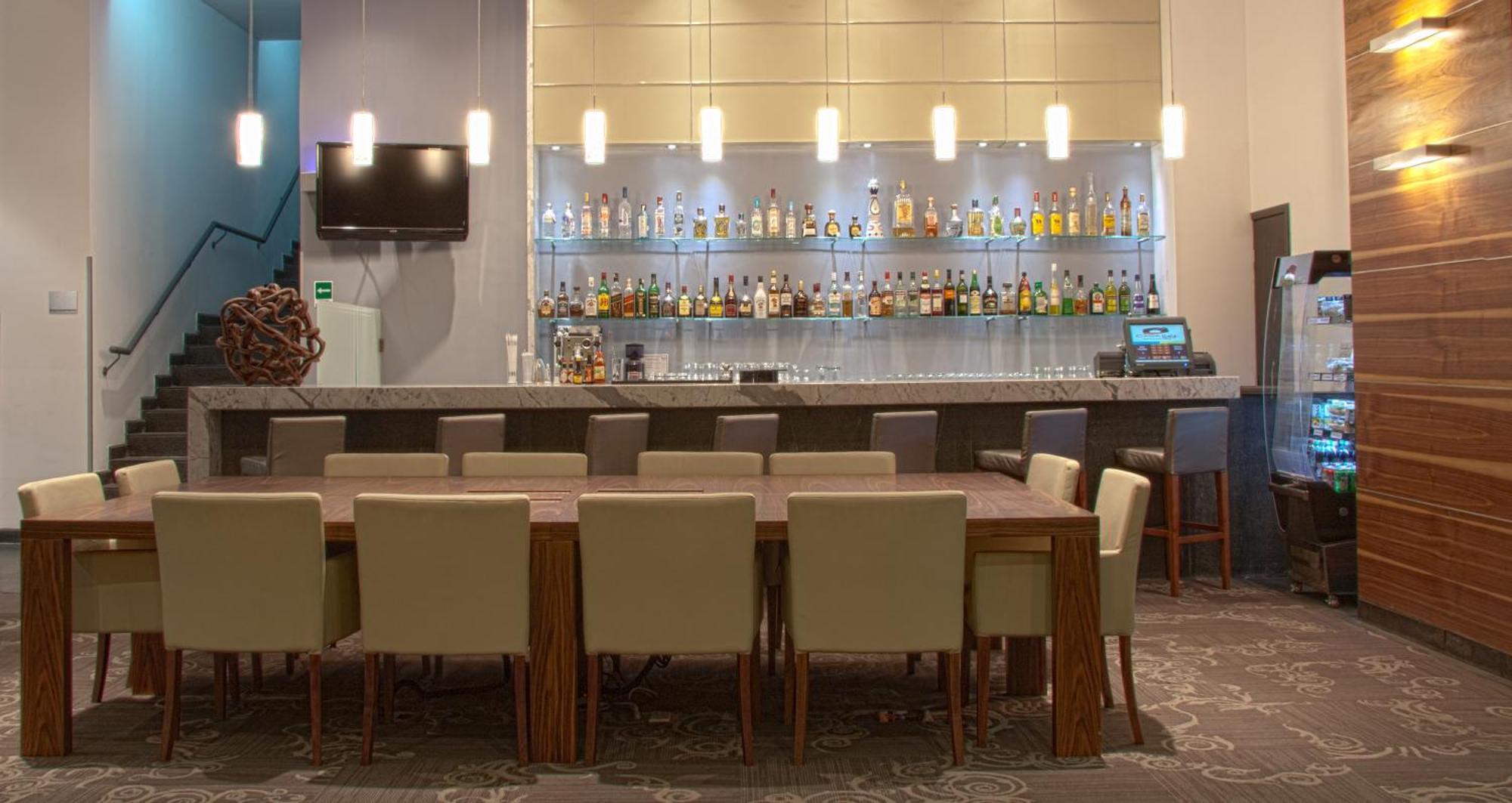 Casa Inn Premium Hotel Queretaro Miranda Eksteriør bilde The bar at the lounge