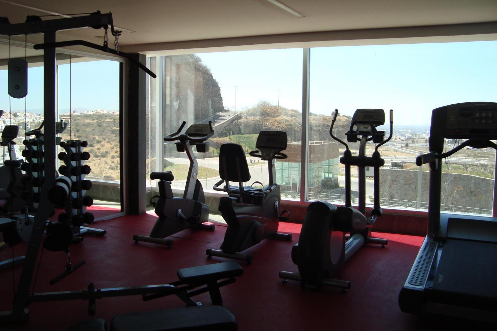 Casa Inn Premium Hotel Queretaro Miranda Eksteriør bilde A gym in Athens, Greece
