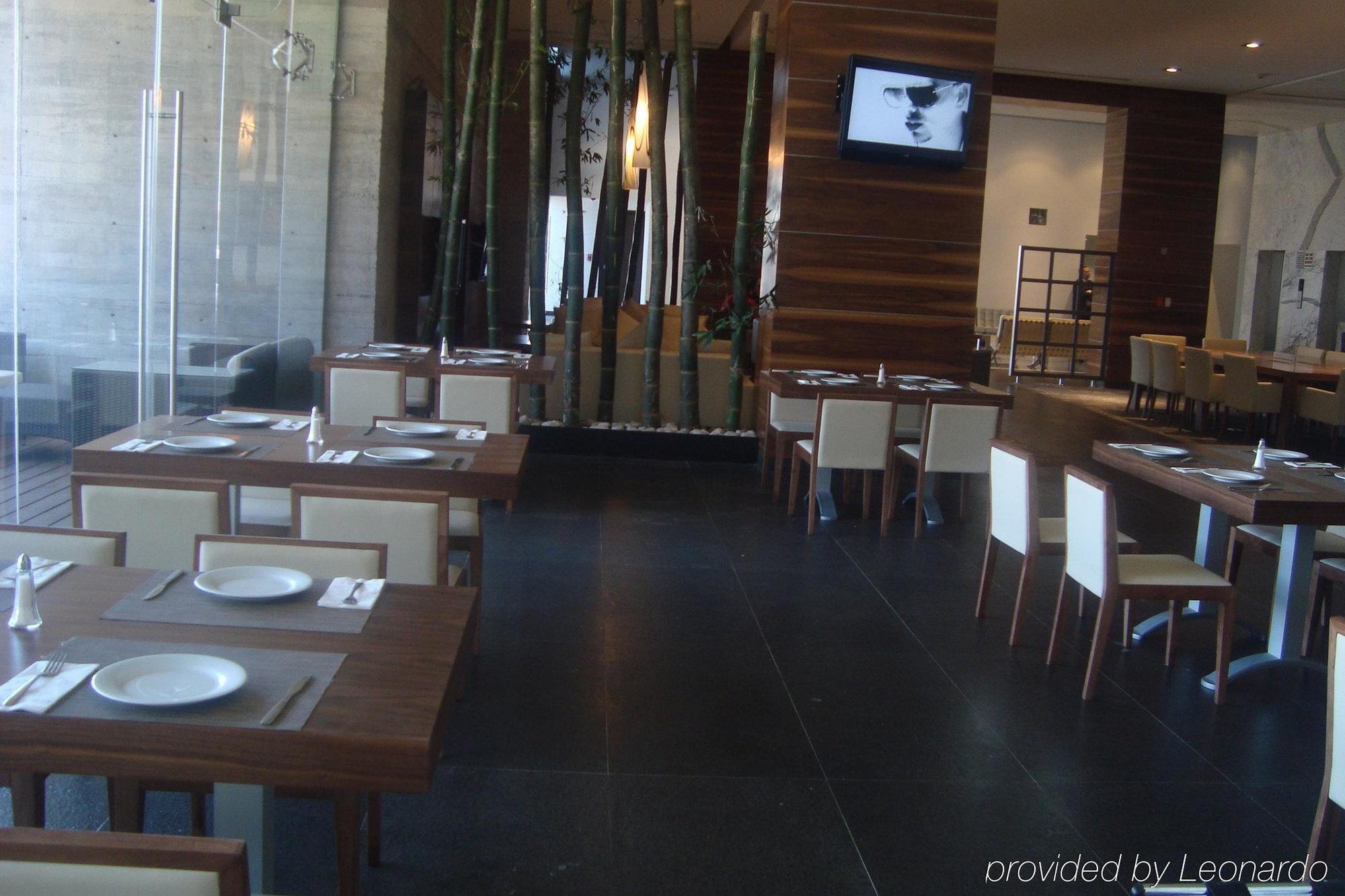 Casa Inn Premium Hotel Queretaro Miranda Eksteriør bilde The interior of the restaurant