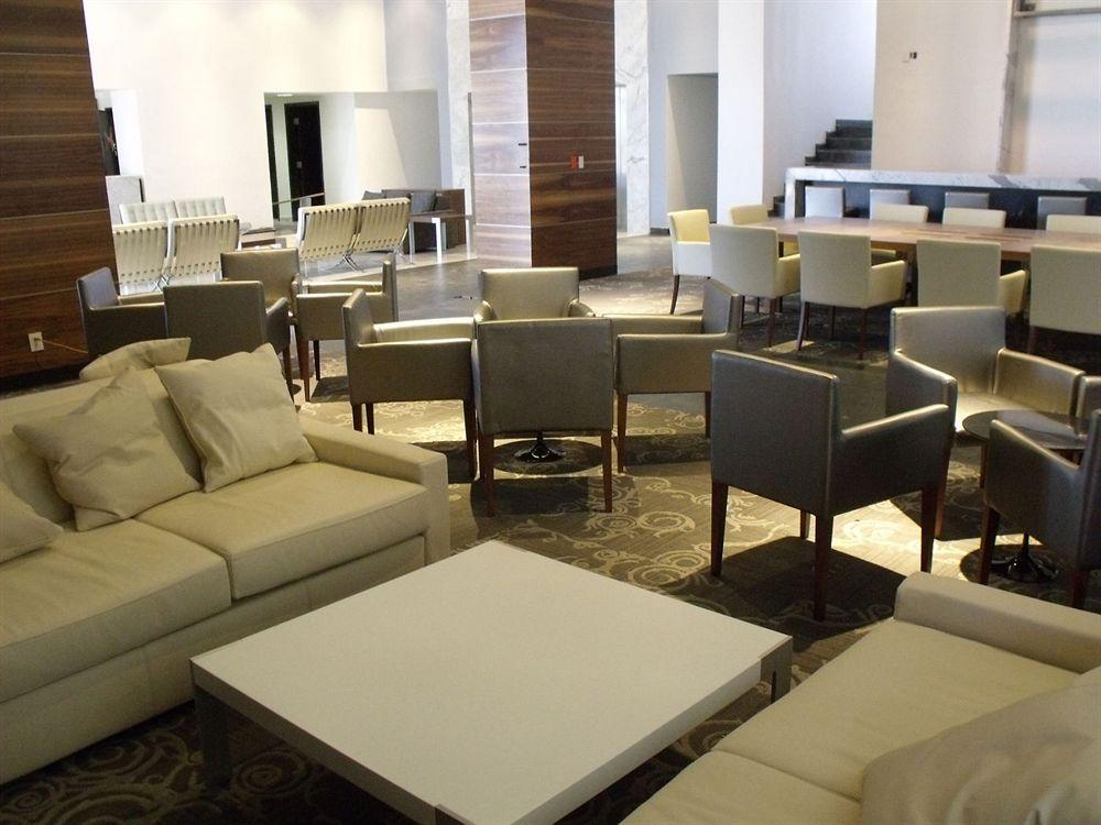 Casa Inn Premium Hotel Queretaro Miranda Eksteriør bilde The lounge at the airport