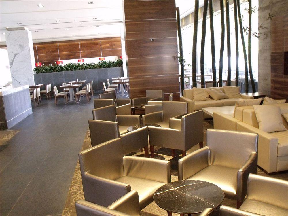 Casa Inn Premium Hotel Queretaro Miranda Eksteriør bilde The lounge at the airport