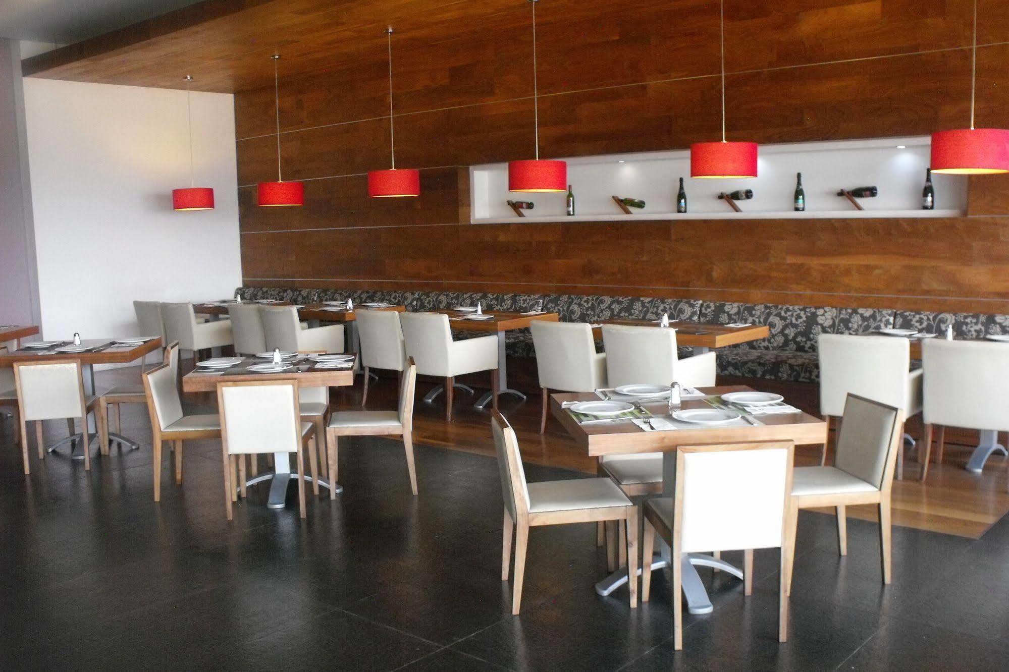 Casa Inn Premium Hotel Queretaro Miranda Eksteriør bilde Restaurant at the hotel